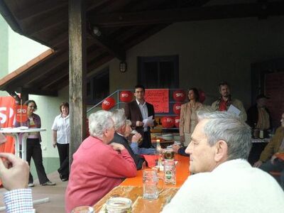 Im Hintergrund: Patrick Schönig, Gabriele Teichmann, Joachim Thees